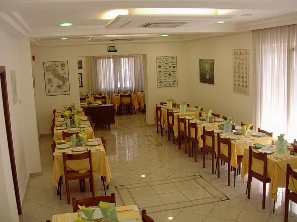 Hotel Vienna Senigallia Luaran gambar